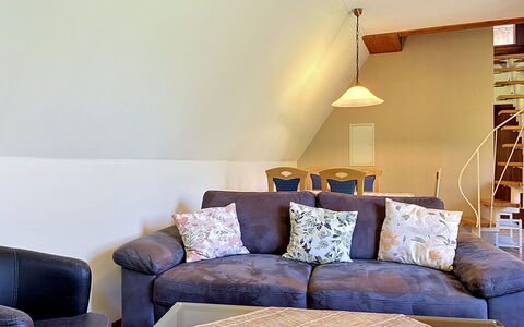 Schömbs: Møbel, Indretning, Gulvbelægning, Etage, Couch, Væg, Værelse, Loft, Træ, Stue