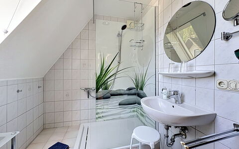 Schömbs: Sanitærarmatur, Indretning, Gulvbelægning, Badeværelse, Etage, Loft, Vvs, Tap, Håndvask, Toilet