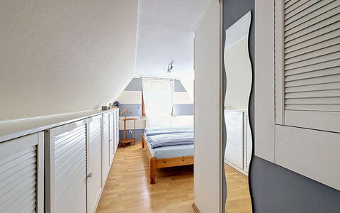 Schömbs: Gulvbelægning, Etage, Indretning, Loft, Værelse, Lejlighed, Trægulve, Soveværelse, Seng, Hårdttræ