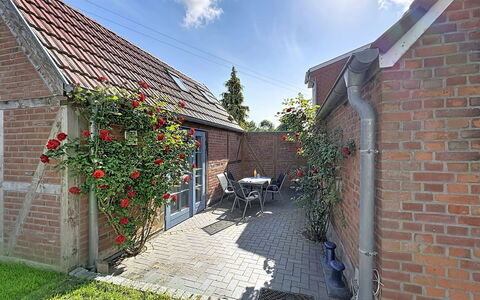 Dat Fischerhus: Væg, Mursten, Murværk, Hus, Tag, Boligområde, Hjem, Dør, Sommerhus, Blomsterkrukke