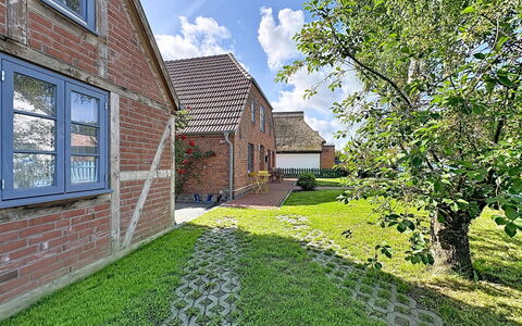 Dat Fischerhus: Hus, Hjem, Tag, Have, Lawn, Bunddække, Sommerhus, Mursten, Estate, Gård
