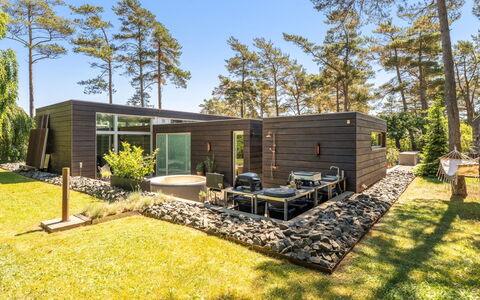 Dagny - 300M from the Sea: Busk, Have, Hjem, Landscaping, Backyard, Gård, Design, Estate, Garden Bygninger, Sidespor