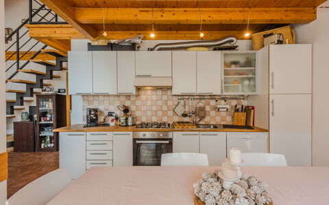 Giglio: Køkken, Møbel, Indretning, Gulvbelægning, Countertop, Køkken Apparat, Etage, Træ, Større Bandage, Loft