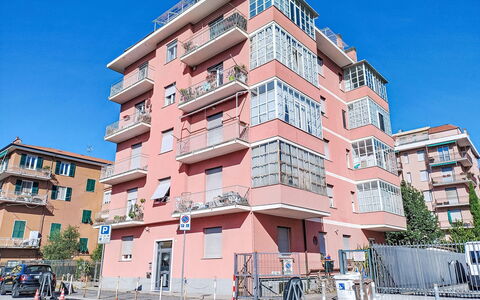 Ardesia: Bygning, Vindue, Lejlighed, Byområde, Kvarter, Boligområde, Facade, Ejerlejlighed, Urban Design, Menneskelig Bosættelse