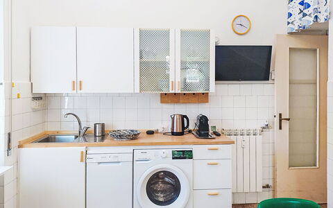 Ardesia: Køkken Apparat, Køkken, Større Bandage, Countertop, Husholdningsapparat, Indretning, Vaskemaskine, Gulvbelægning, Cabinetry, Værelse