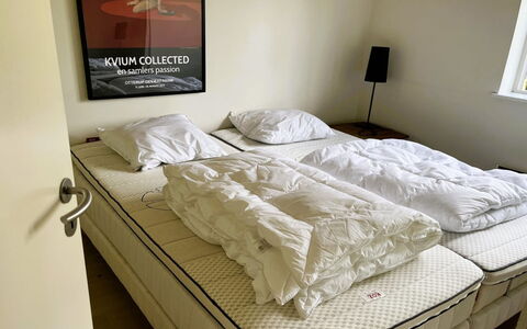 Zelda - 275M from the Sea: Møbel, Seng, Soveværelse, Sengetøj, Bed Frame, Sengetøj, Sengetøj, Madras, Rullemadras
