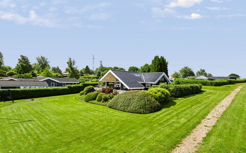 Hélène - 1.1Km from the Sea: Hus, Boligområde, Tag, Hjem, Land Lot, Have, Lawn, Bunddække, Estate