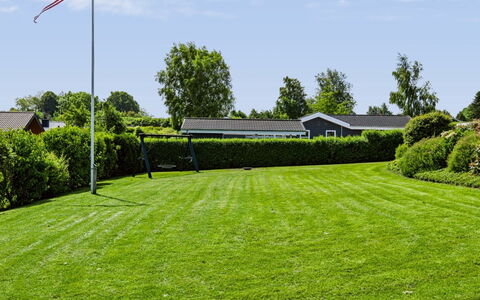 Hélène - 1.1Km from the Sea: Busk, Lawn, Græs-, Land Lot, Have, Bunddække, Skygge, Landscaping, Eng