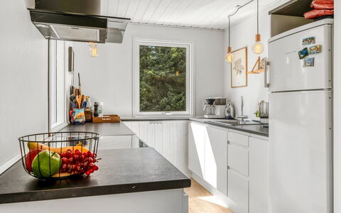 Lucian - from the Sea: Køkken, Køkken Apparat, Countertop, Større Bandage, Indretning, Gulvbelægning, Træ, Husholdningsapparat, Cabinetry, Møbel