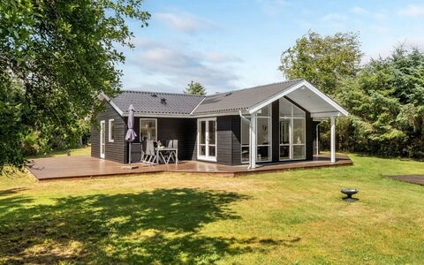 Lucian - from the Sea: Tag, Hjem, Hus, Sommerhus, Estate, Dør, Sidespor, Stuehus, Veranda, Garden Bygninger
