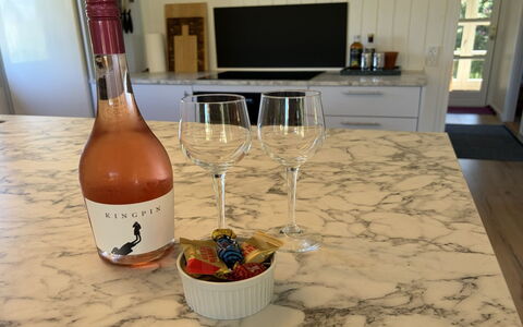 Goce - 300M from the Sea: Bordservice, Drinkware, Barware, Bord, Glasservice, Serveware, Møbel, Mad