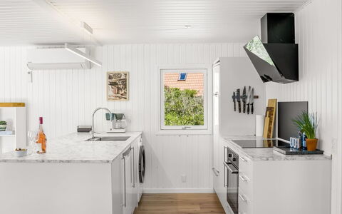 Goce - 300M from the Sea: Køkken, Træ, Køkken Apparat, Countertop, Større Bandage, Gulvbelægning, Indretning, Husholdningsapparat, Cabinetry, Etage