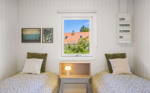 Goce - 300M from the Sea: Væg, Træ, Soveværelse, Seng, Etage, Gulvbelægning, Indretning, Sengetøj, Sengetøj, Hjem