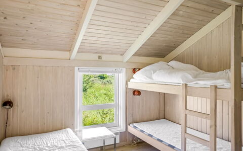 Glennie - 500M from the Sea: Træ, Soveværelse, Seng, Køjeseng, Loft, Etage, Indretning, Gulvbelægning, Bed Frame, Møbel