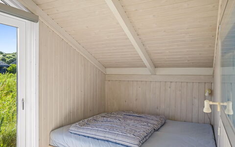 Glennie - 500M from the Sea: Træ, Etage, Loft, Hjem, Soveværelse, Seng, Sengetøj, Hårdttræ, Bejdse, Bed Frame