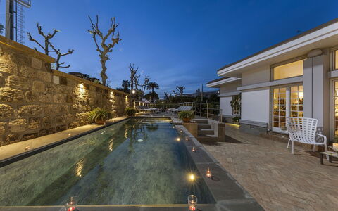 Villa Clara: Hjem, Kompositmateriale, Water Feature, Svømmepøl, Estate, Udvej, Mansion, Gårdsplads, Flise, Have