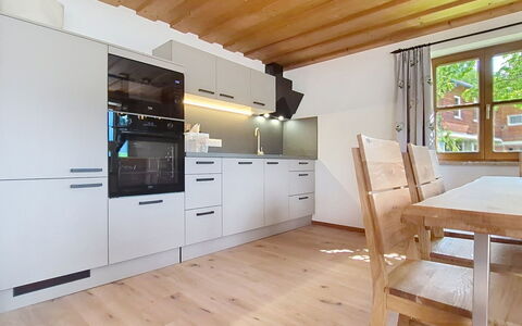 Hoamat Stadlfeld: Gulvbelægning, Indretning, Træ, Køkken, Etage, Møbel, Trægulve, Countertop, Loft, Cabinetry