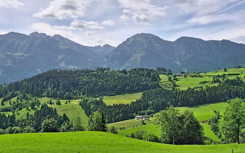 Hoamat Stadlfeld: Himmel, Bjergrige Landskabsformer, Bjerg, Sky, Grøn, Bakke, Træ, Græs, Natur, Naturlige Landskab