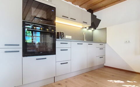 Hoamat Stadlfeld: Køkken, Køkken Apparat, Countertop, Gulvbelægning, Indretning, Større Bandage, Cabinetry, Træ, Etage, Husholdningsapparat