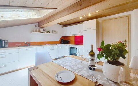Holzegger: Indretning, Træ, Gulvbelægning, Loft, Møbel, Etage, Værelse, Køkken, Countertop, Hjem