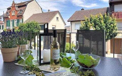 Endingen am Kaiserstuhl 100: Blomsterkrukke, Urban Design, Stueplante, Altan, Have, Landscaping, Gårdsplads