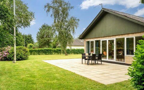Adisl - 300M to the Fjord: Hjem, Have, Land Lot, Sommerhus, Lawn, Skygge, Estate, Stuehus, Gård, Landscaping