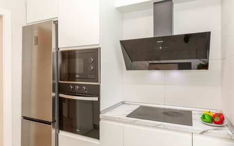 Ribera: Køkken Apparat, Køkken, Større Bandage, Indretning, Gulvbelægning, Væg, Cabinetry, Countertop, Husholdningsapparat, Træ