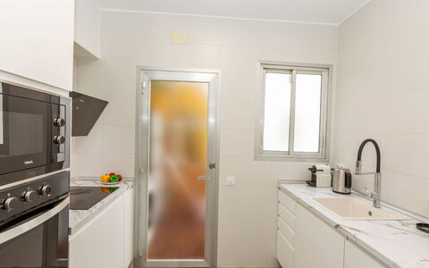 Ribera: Gulvbelægning, Større Bandage, Væg, Etage, Indretning, Køkken Apparat, Træ, Countertop, Køkken, Cabinetry