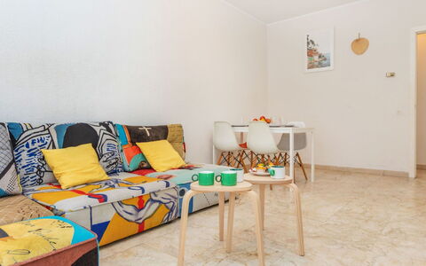 Ribera: Møbel, Indretning, Gulvbelægning, Etage, Gul, Værelse, Couch, Lejlighed, Stue, Hjem