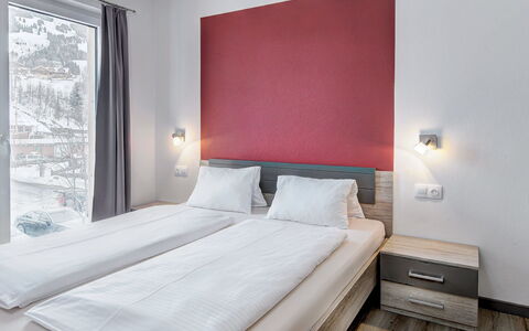 Saalbach-Hinterglemm 150: Soveværelse, Seng, Sengetøj, Bed Frame, Sengetøj, Sengetøj, Suite, Hotel, Pude, Fryser