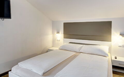 Saalbach-Hinterglemm 150: Soveværelse, Seng, Indretning, Sengetøj, Bed Frame, Sengetøj, Etage, Loft, Værelse, Lejlighed