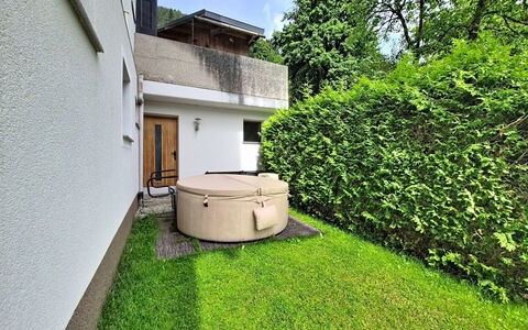 Buchauer: Have, Backyard, Lawn, Landscaping, Skygge, Gård, Hæk, Kunstgræs, Gårdsplads