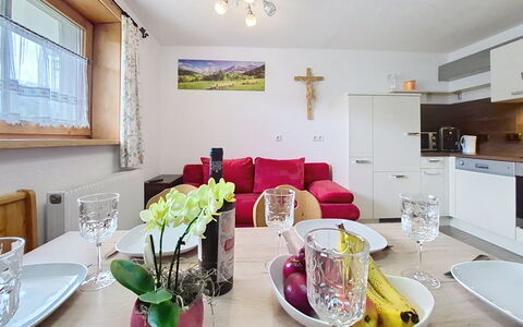 Buchauer: Møbel, Indretning, Gulvbelægning, Couch, Loft, Værelse, Etage, Bord, Stue, Hjem