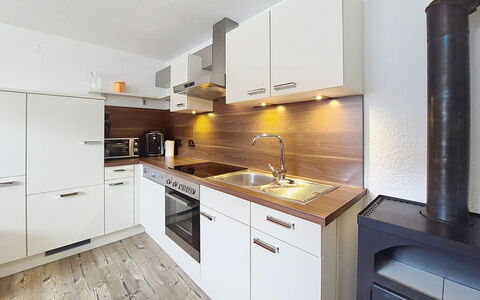 Buchauer: Gulvbelægning, Indretning, Køkken, Countertop, Træ, Etage, Cabinetry, Køkken Apparat, Loft, Større Bandage