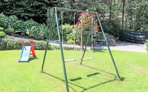 Velden am Wörthersee 39: Legepladsudstyr, Have, Lawn, Skygge, Fritid, Legeplads, Backyard, Parkere, Gård, Svinge