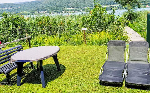 Velden am Wörthersee 39: Møbel, Udendørs Møbler, Udendørs Bord, Bord, Stol, Have, Lawn, Skygge, Bænk
