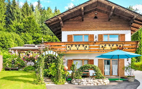 Velden am Wörthersee 39: Hus, Hjem, Sommerhus, Busk, Dør, Stuehus, Have, Estate, Landscaping