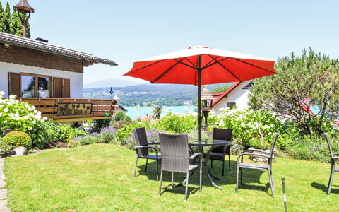 Velden am Wörthersee 39: Busk, Møbel, Have, Udendørs Møbler, Lawn, Paraply, Landscaping, Skygge, Udendørs Bord