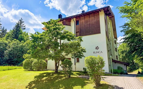 Runca 752: Udvej, Hotel, Ferieby