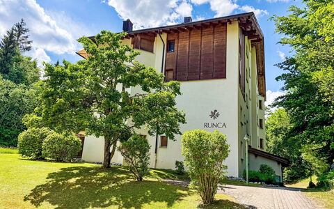 Runca 752: Udvej, Hotel, Ferieby