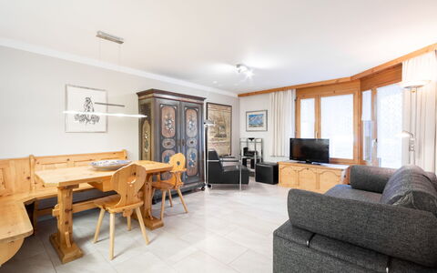 Runca 752: Udvej, Hotel, Ferieby