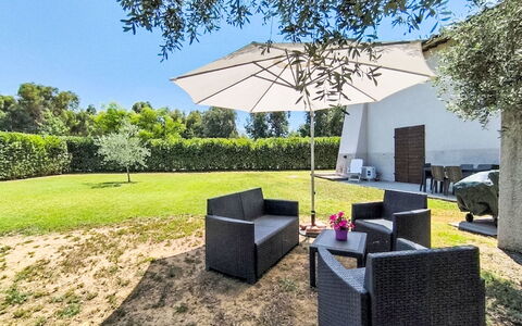 Scarlino 35: Møbel, Udendørs Møbler, Have, Stol, Skygge, Lawn, Backyard, Landscaping, Paraply, Gård