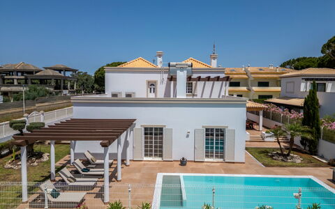 Villa Areias V6 Vip Properties: Udvej, Hotel, Ferieby