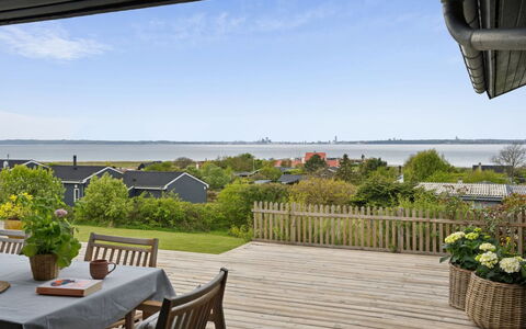 Raadengaard - 400M from the Sea: Hjem, Dæk, Veranda, Estate, Eco Hotel, Hårdttræ, Sommerhus, Have, Skygge