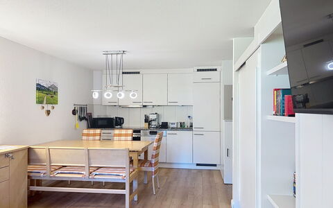 Mellau Appartments: Møbel, Køkken, Indretning, Gulvbelægning, Etage, Countertop, Træ, Loft, Køkken Apparat, Cabinetry
