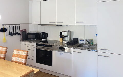 Mellau Appartments: Køkken Apparat, Køkken, Countertop, Cabinetry, Gulvbelægning, Større Bandage, Møbel, Indretning, Træ, Husholdningsapparat