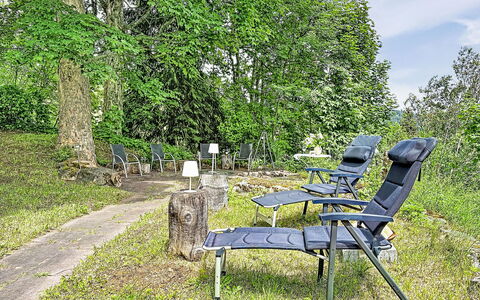 Auszeit für Körper und Seele: Møbel, Udendørs Møbler, Stol, Have, Skygge, Udendørs Bord, Backyard, Parkere