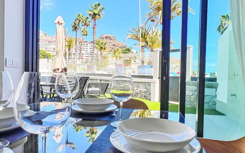 Sand, Sea and Love: Lejlighed, Stol, Skygge, Glas, Hotel, Altan, Stueplante, Udvej, Eco Hotel