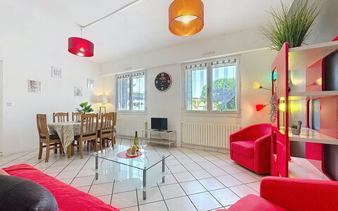 L'Estuaire: Indretning, Møbel, Gulvbelægning, Loft, Værelse, Etage, Lejlighed, Couch, Stue, Belysning
