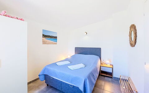 Hameau de Saint Cyprien: Møbel, Udendørs Møbler, Stol, Have, Backyard, Skygge, Gård, Landscaping, Eco Hotel, Udendørs Bord
